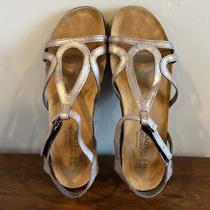 Naot sandals size 10 Silver Metallic